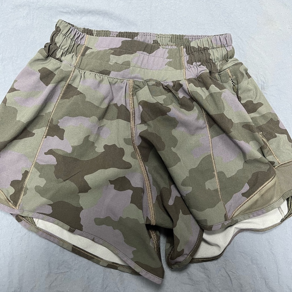 Lululemon size 2 Tall hotty hot shorts